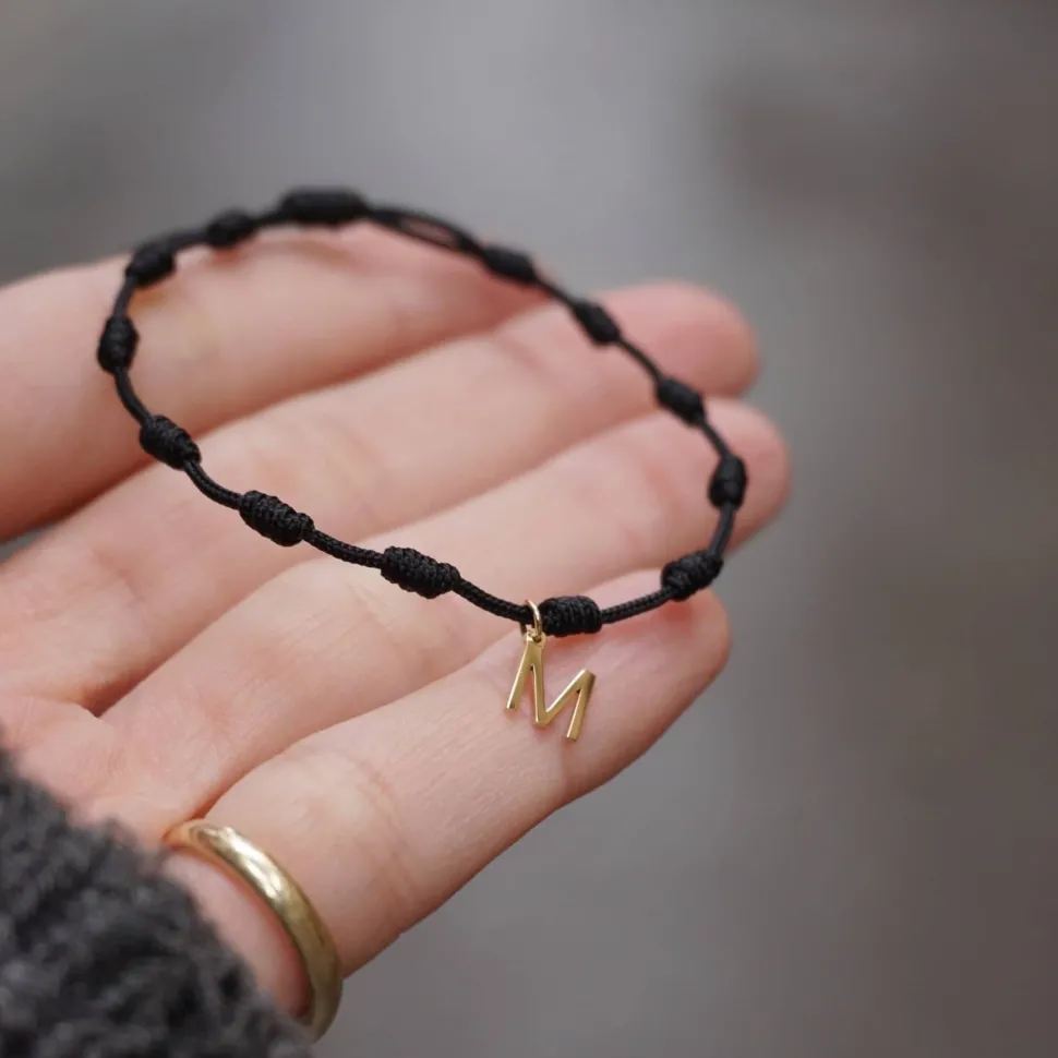 Pulsera Mini Letra Nuditos Oro
