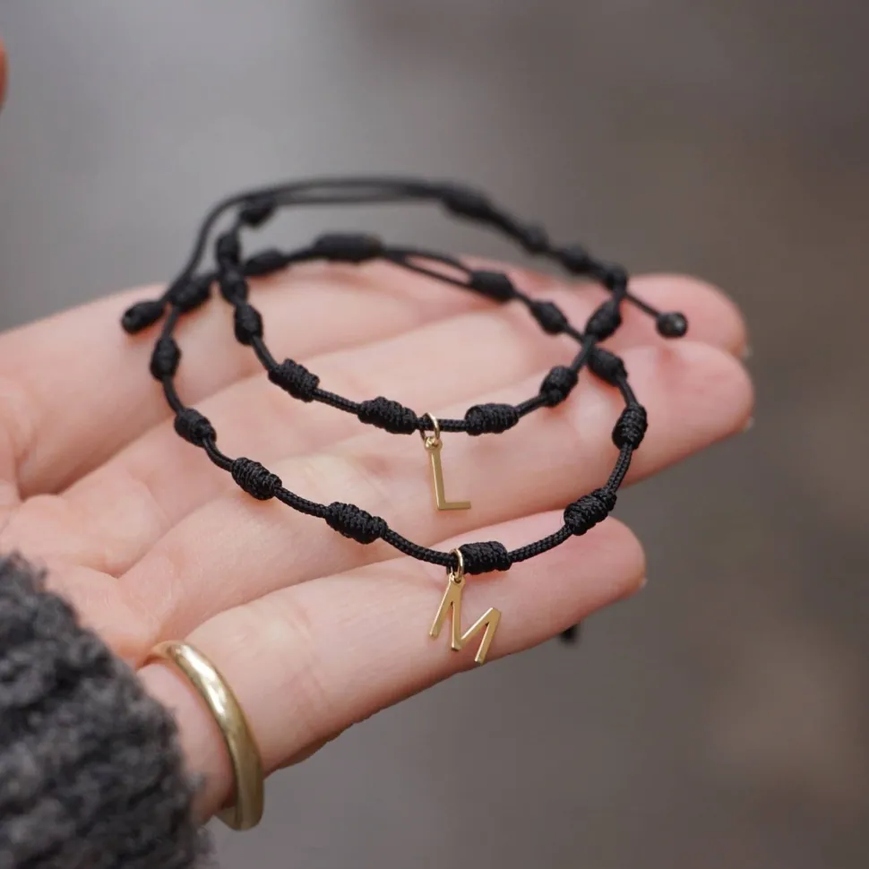 Pulsera Mini Letra Nuditos Oro